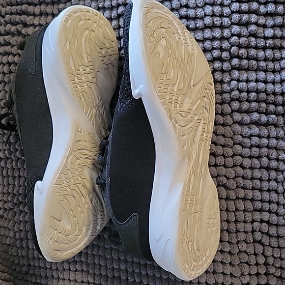 BLACK & WHITE LADIES 6.5 SNEAKERS - Picture 5 of 8